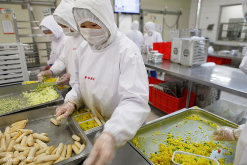 揭秘云端盛宴 新浪航空探秘航空餐從制作到銷售的全過(guò)程